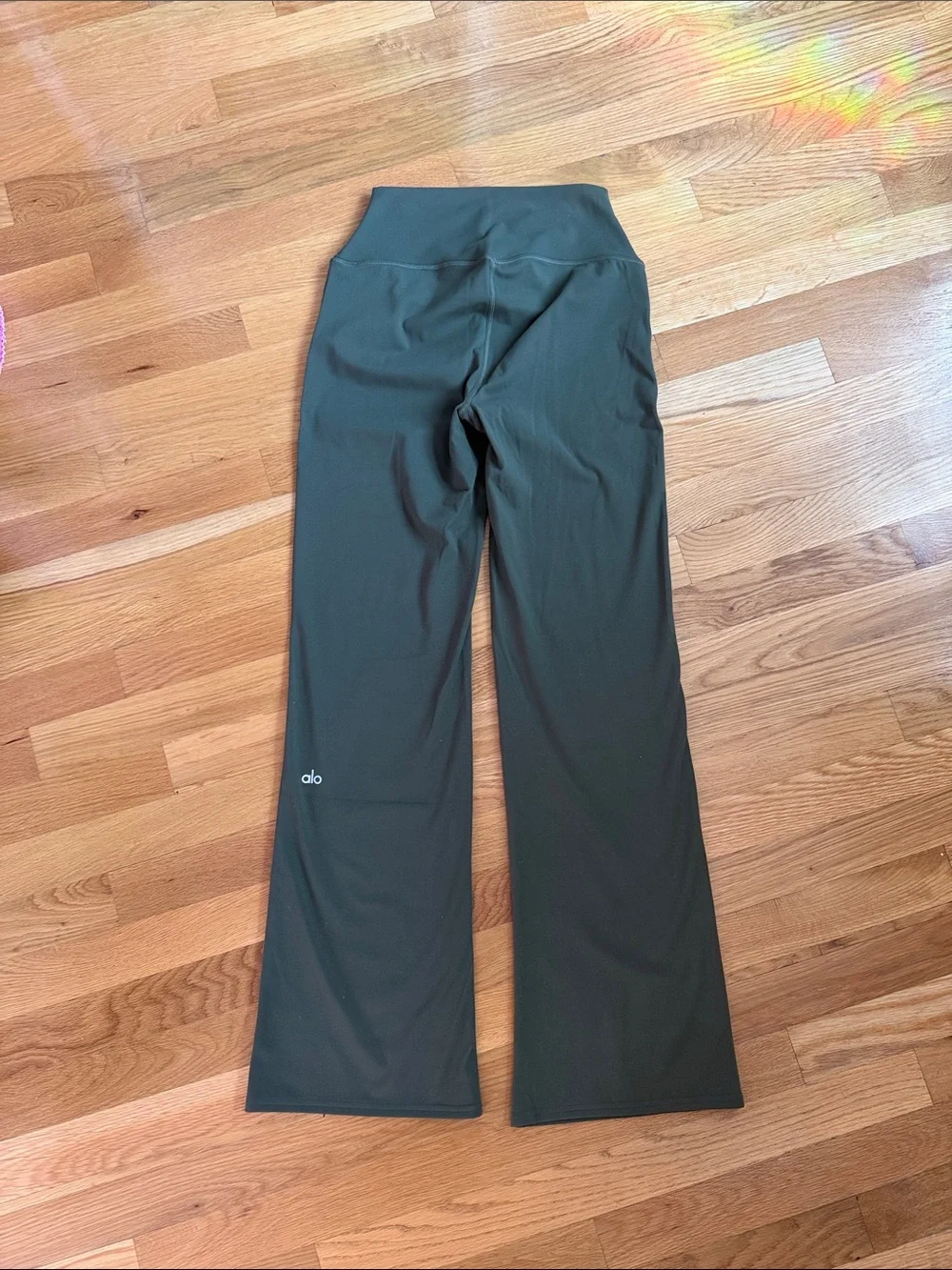 NWOT Alo 7/8 Softsculpt bootcut leggings in green olive